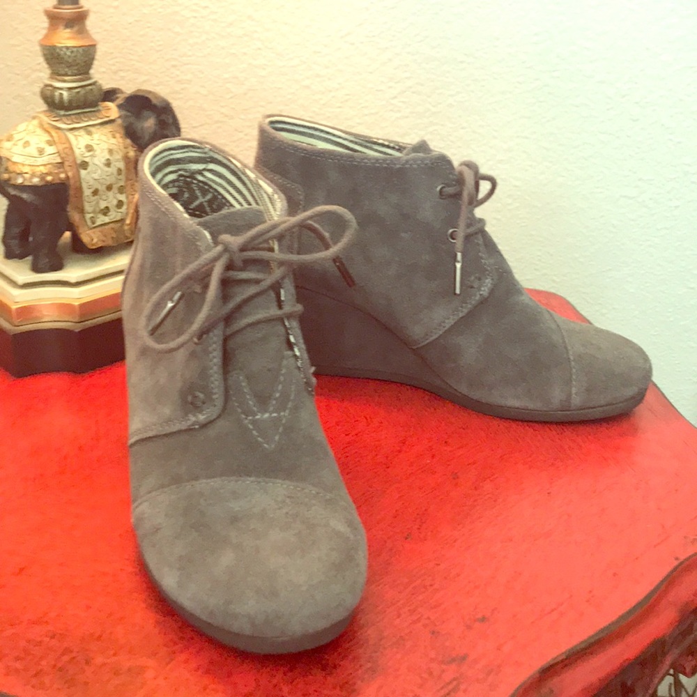 Toms size 7 Grey wedges